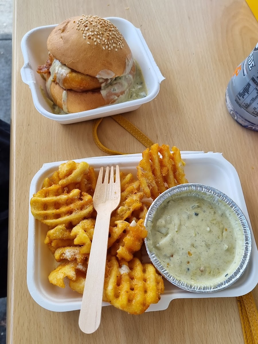 Golden Pie Bakery And Cafe - 3