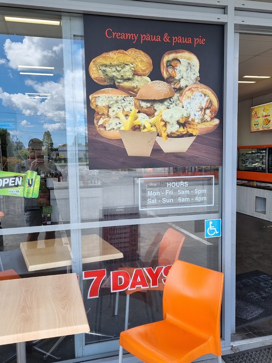 Golden Pie Bakery And Cafe - 4