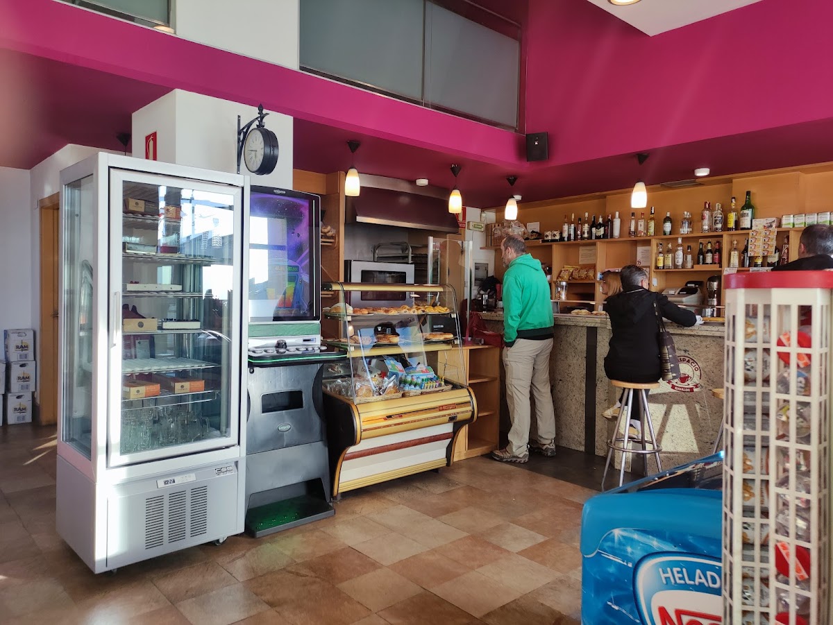 IBAIALDE Kafetegia / Bar Cafetería - 9