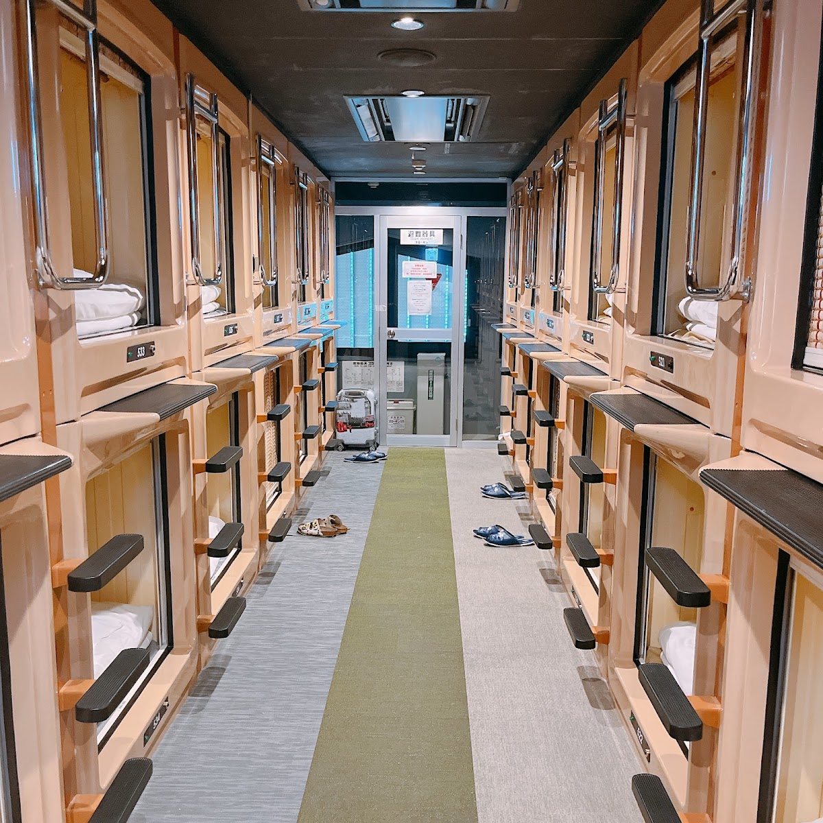 Booth Net cafe & Capsule