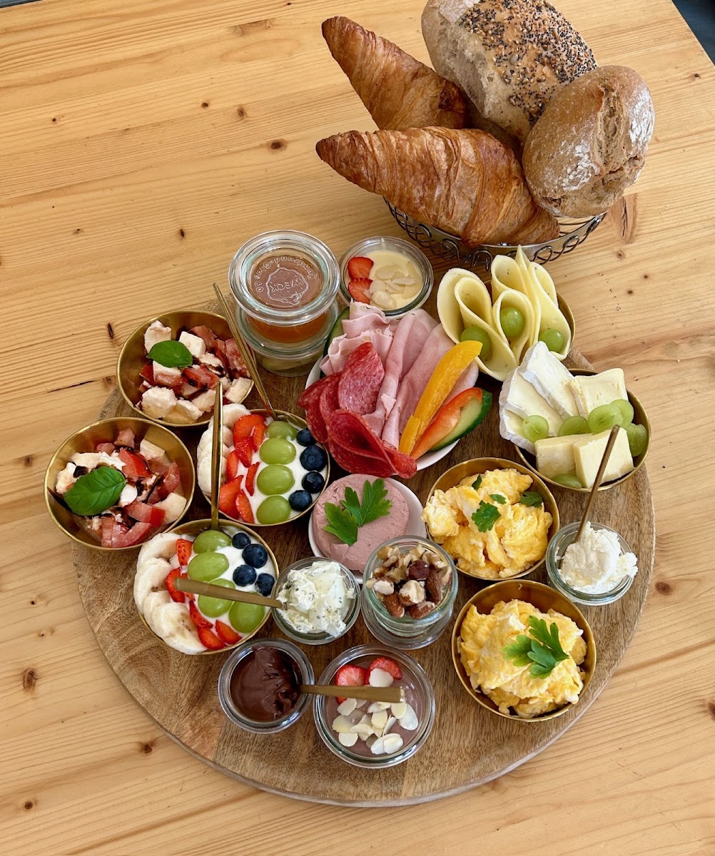 zucker coffee & bakery - 8