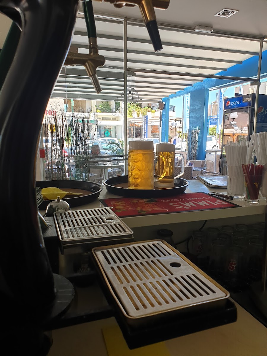 Akatos Cafe Snack Cocktail Bar