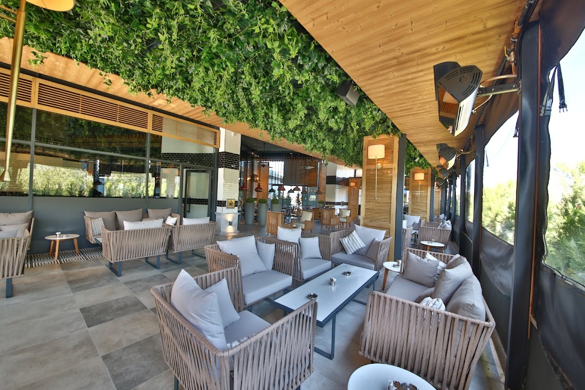 Dosso Dossi Cafe & Brasserie / Çengelköy