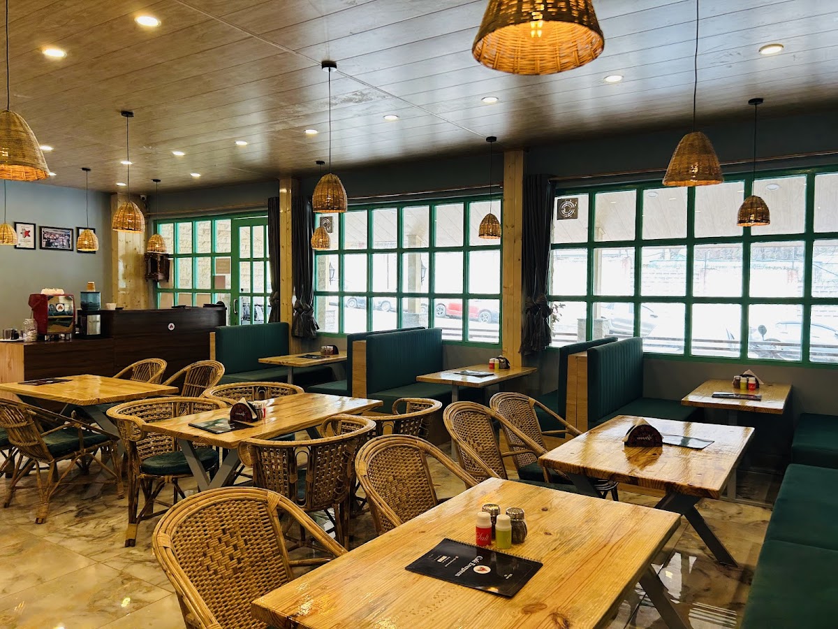 Cafe Evergreen Manali - 10