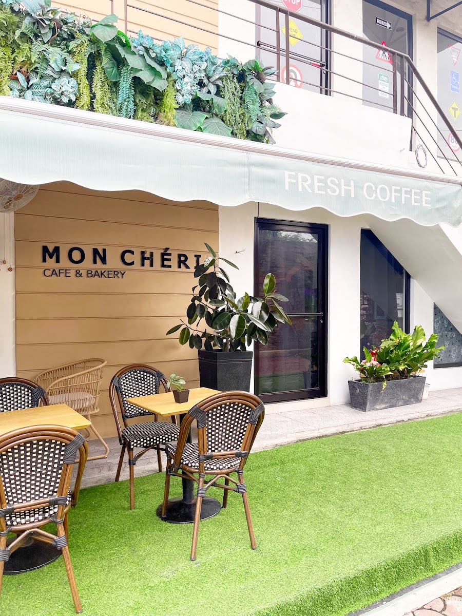 Monchéri Cafe & Bakery