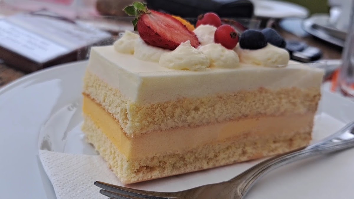 Sunny Cafe & Konditorei - 2