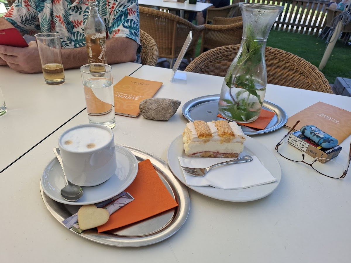 Sunny Cafe & Konditorei - 4