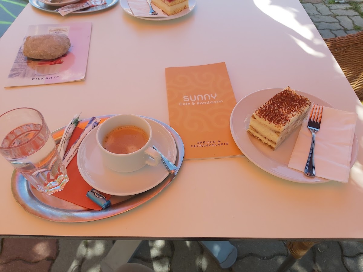 Sunny Cafe & Konditorei - 9