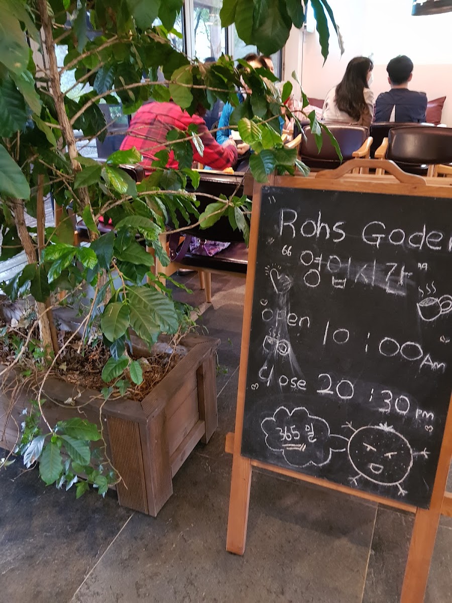 Ross Garden Cafe & Vino - 9