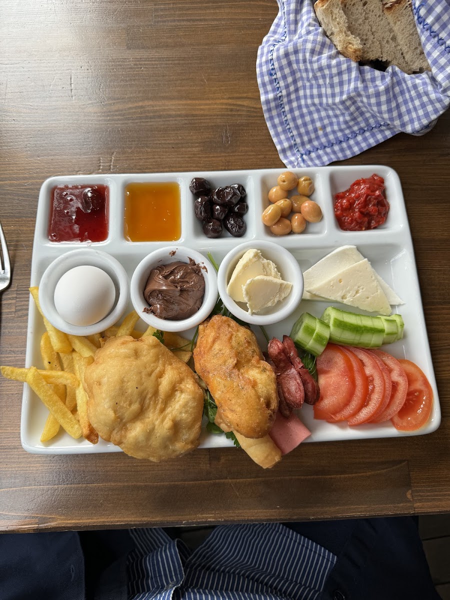 Black White Cafe Restorant