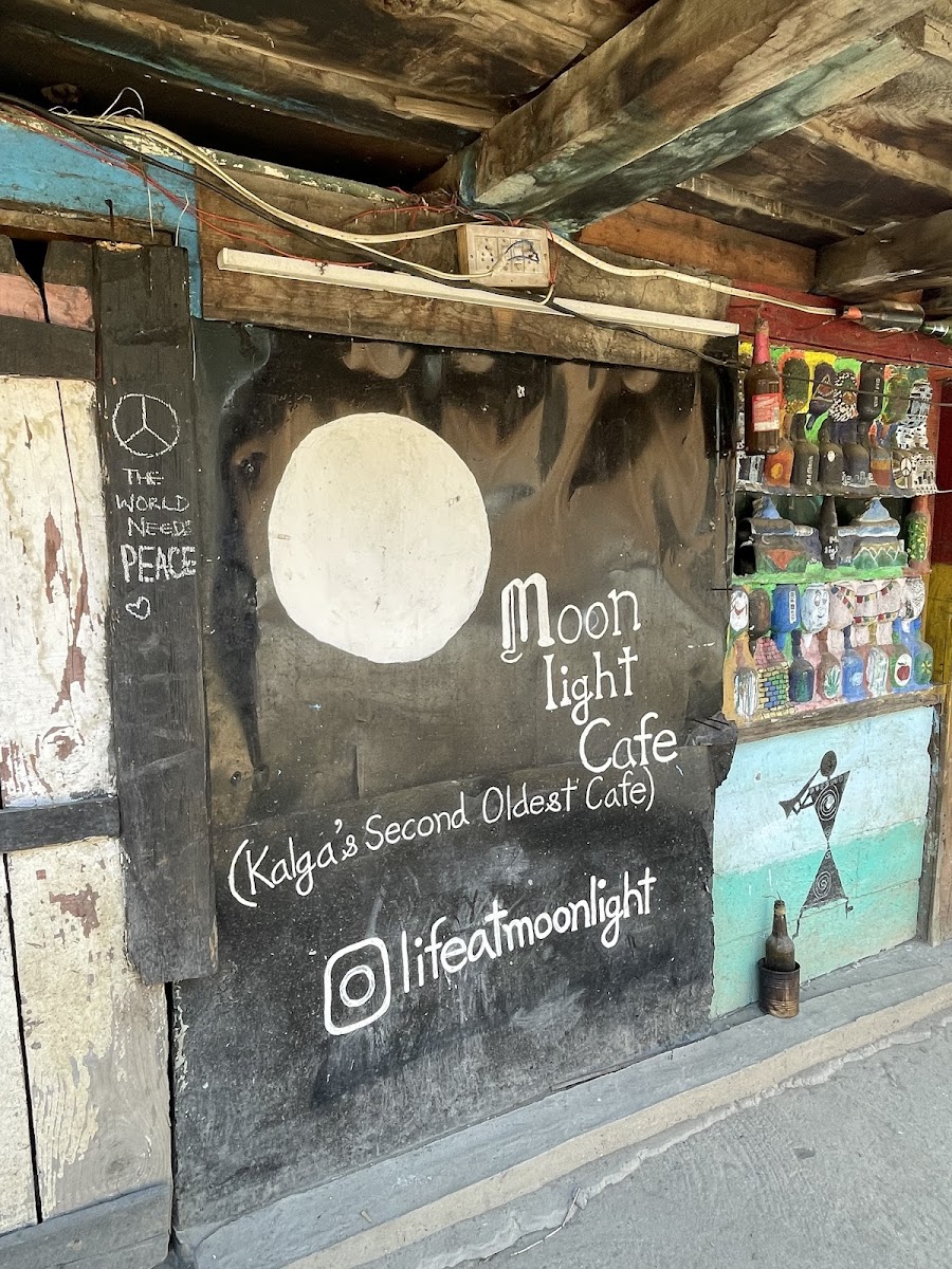 Moonlight Homestay and Cafe