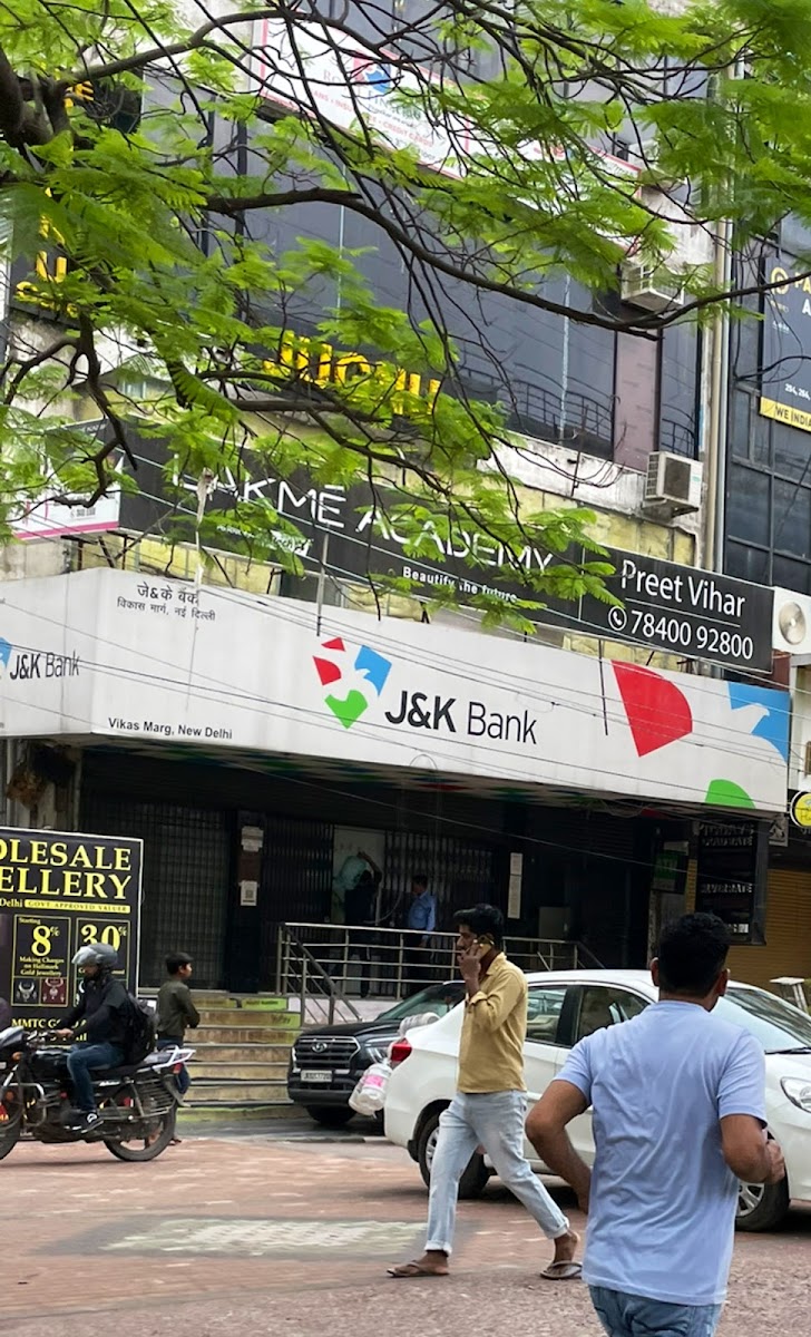 THE JUGNU CAFE AND GAMING ZONE