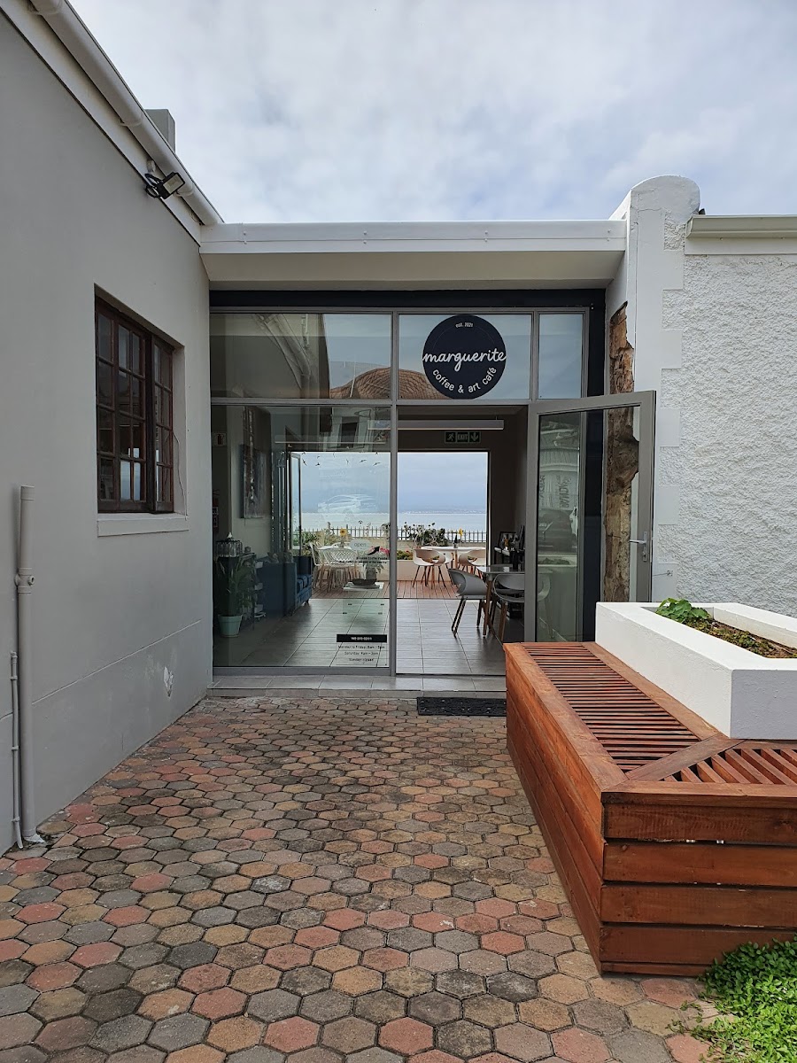 Marguerite Art Café - 4