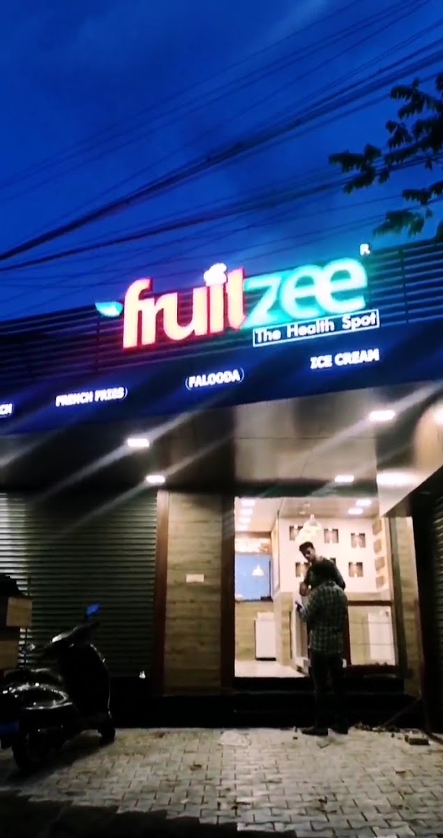 Fruitzee Healthspot Cafe - 2