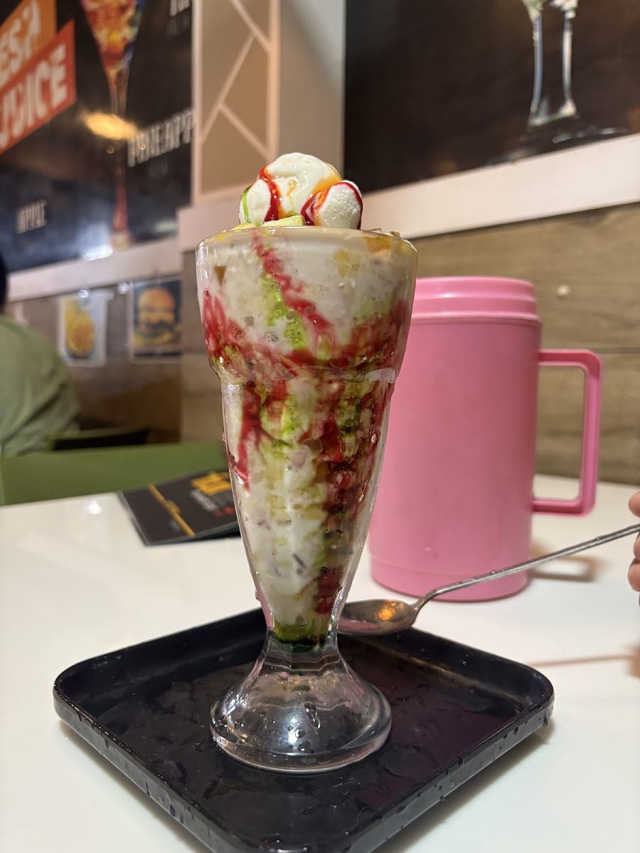 Fruitzee Healthspot Cafe - 3