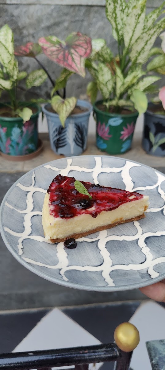 Alora Cafe & Patisserie - 8