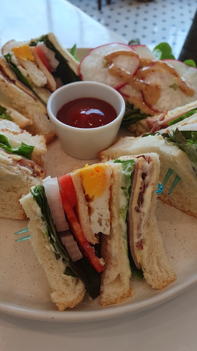 Happiness Cafe & Eatery - 7