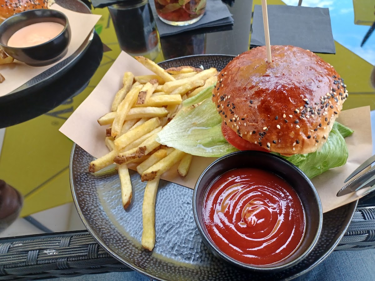 HISTORY CAFFE & BAKERY - 10