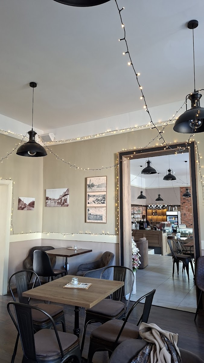 HISTORY CAFFE & BAKERY - 3