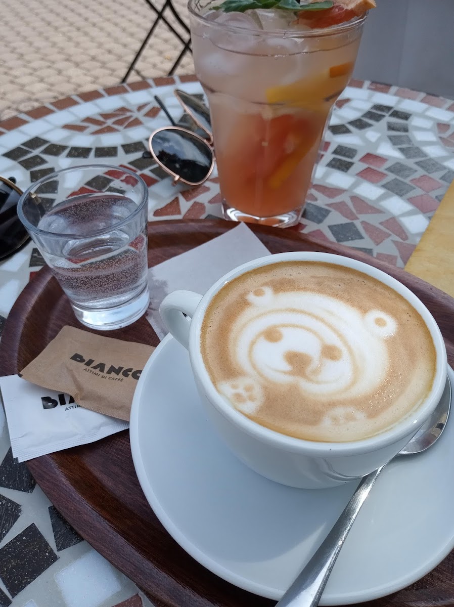 HISTORY CAFFE & BAKERY - 6