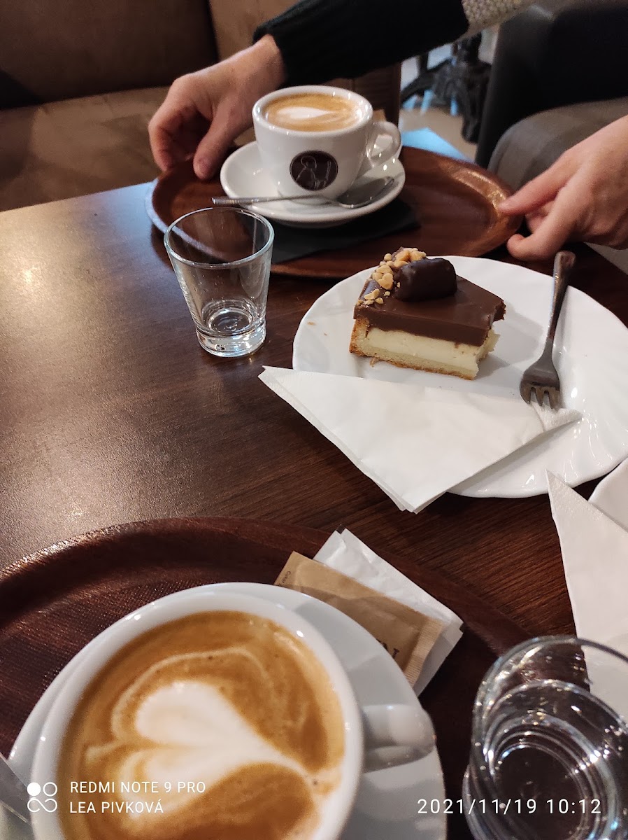 HISTORY CAFFE & BAKERY - 9