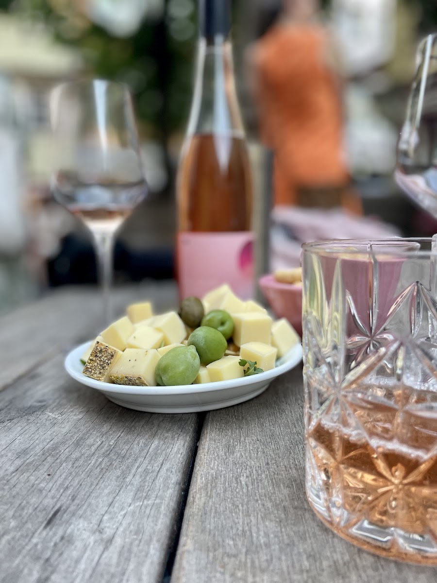 Charlie's - Coffee, Food & Wine - 8