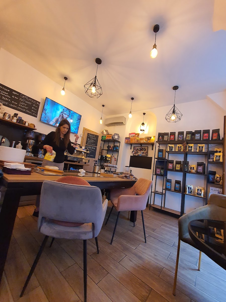 Journey Kaffa Coffee Shop, Cafea proaspat prajita in cafenea.