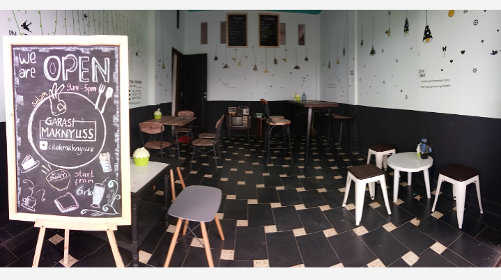 Maknyuss Cafe & Resto - 1