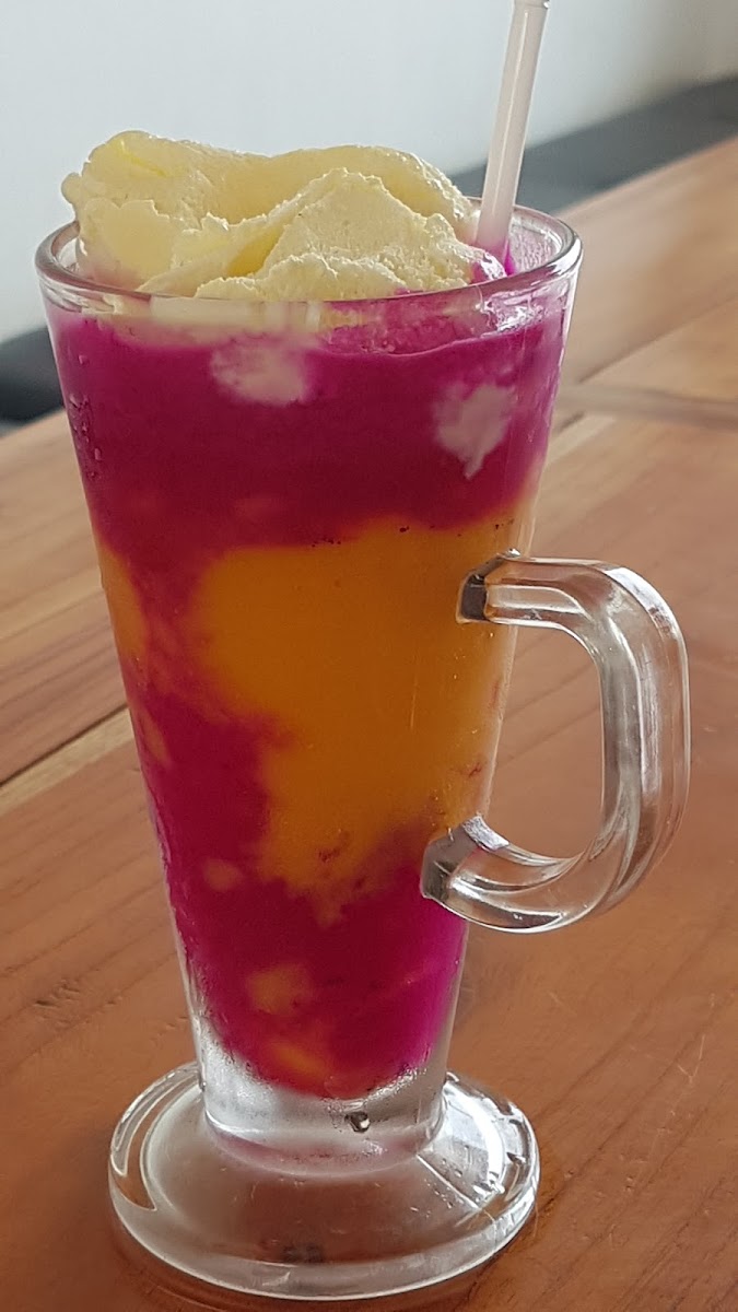 Maknyuss Cafe & Resto - 10