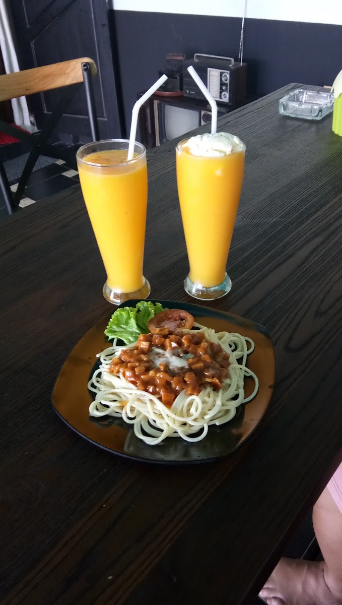 Maknyuss Cafe & Resto - 3