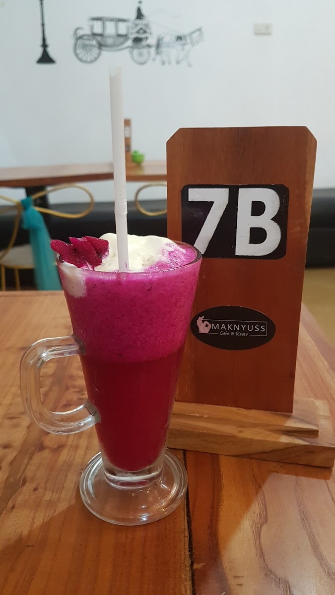 Maknyuss Cafe & Resto - 6