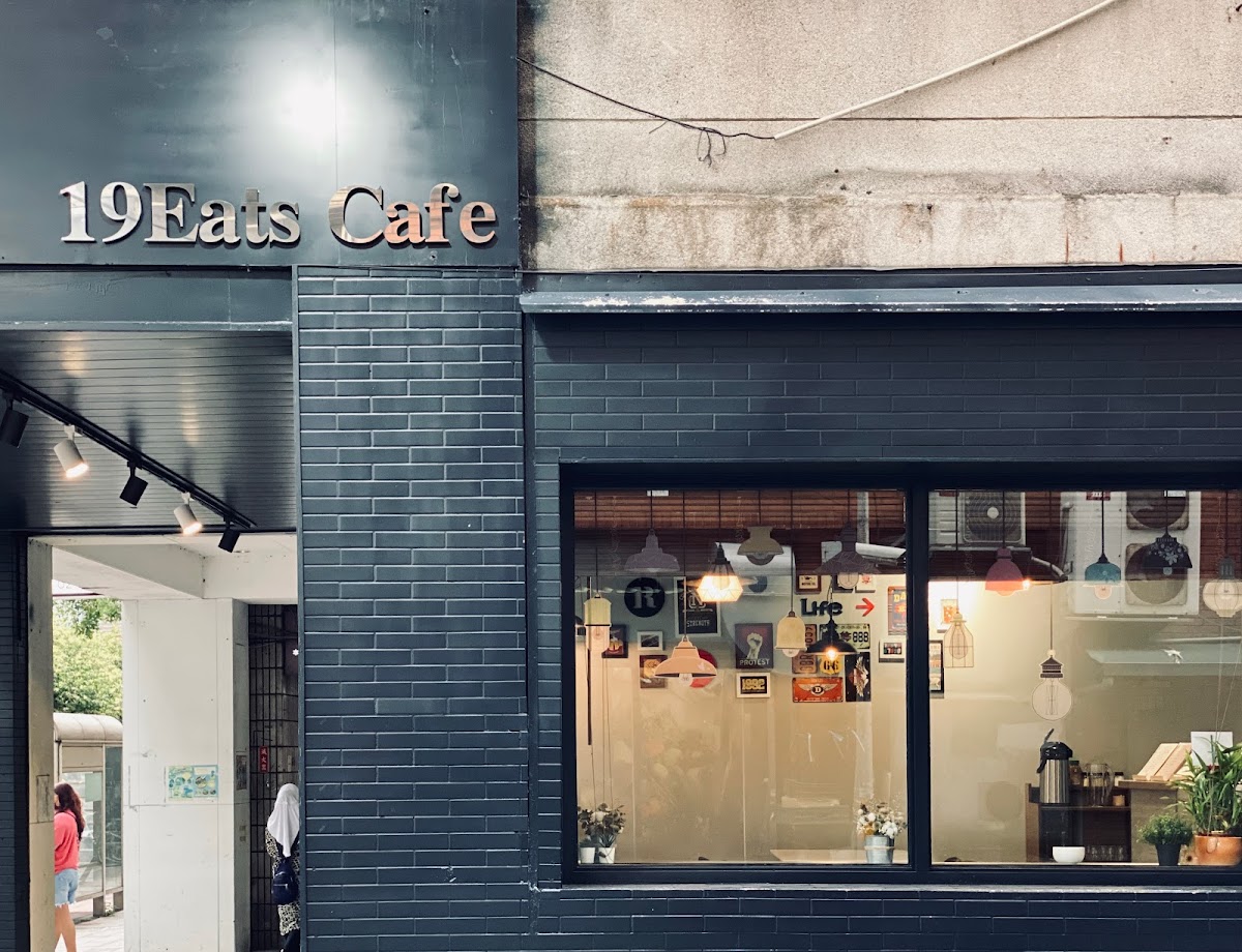 19Eats Cafe