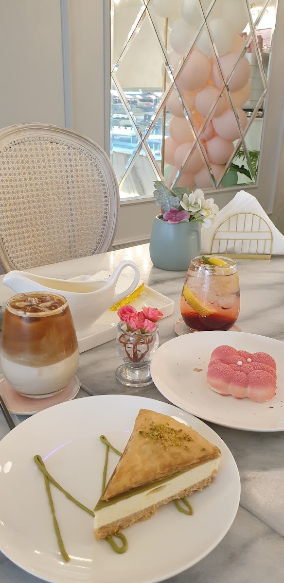 مقهى شاطئ الورد | Flowers Beach - 6