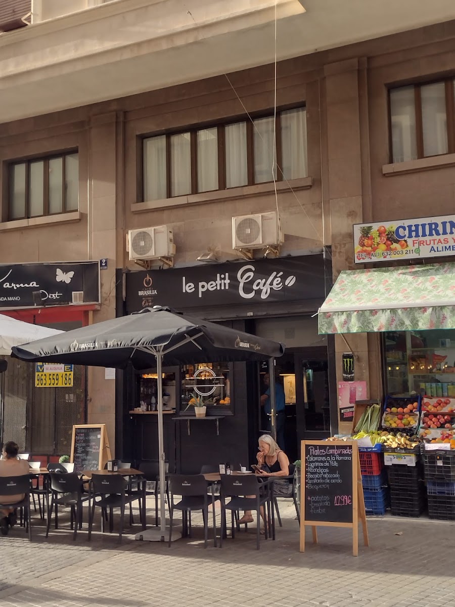 Le Petit Cafe Ciutat Vella Tapas Desayunos Almuerzos