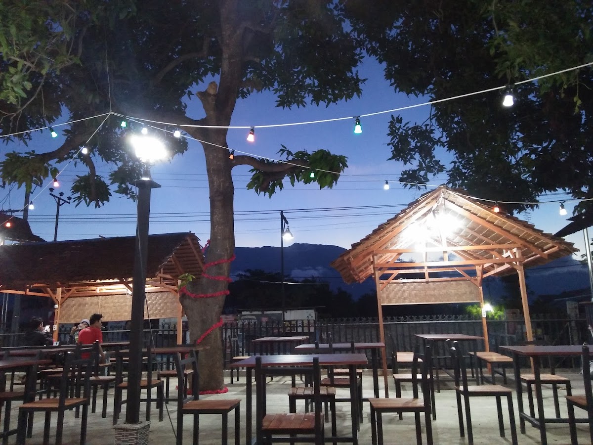 Paradise Cafe & Resto