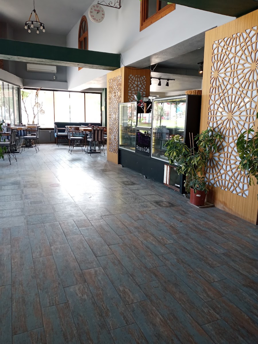 Venüs Patisserie & Cafe - 3