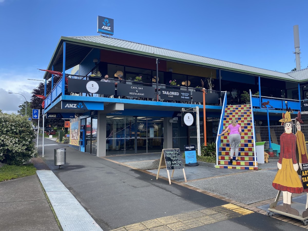 Squeeze cafe bar& restaurant