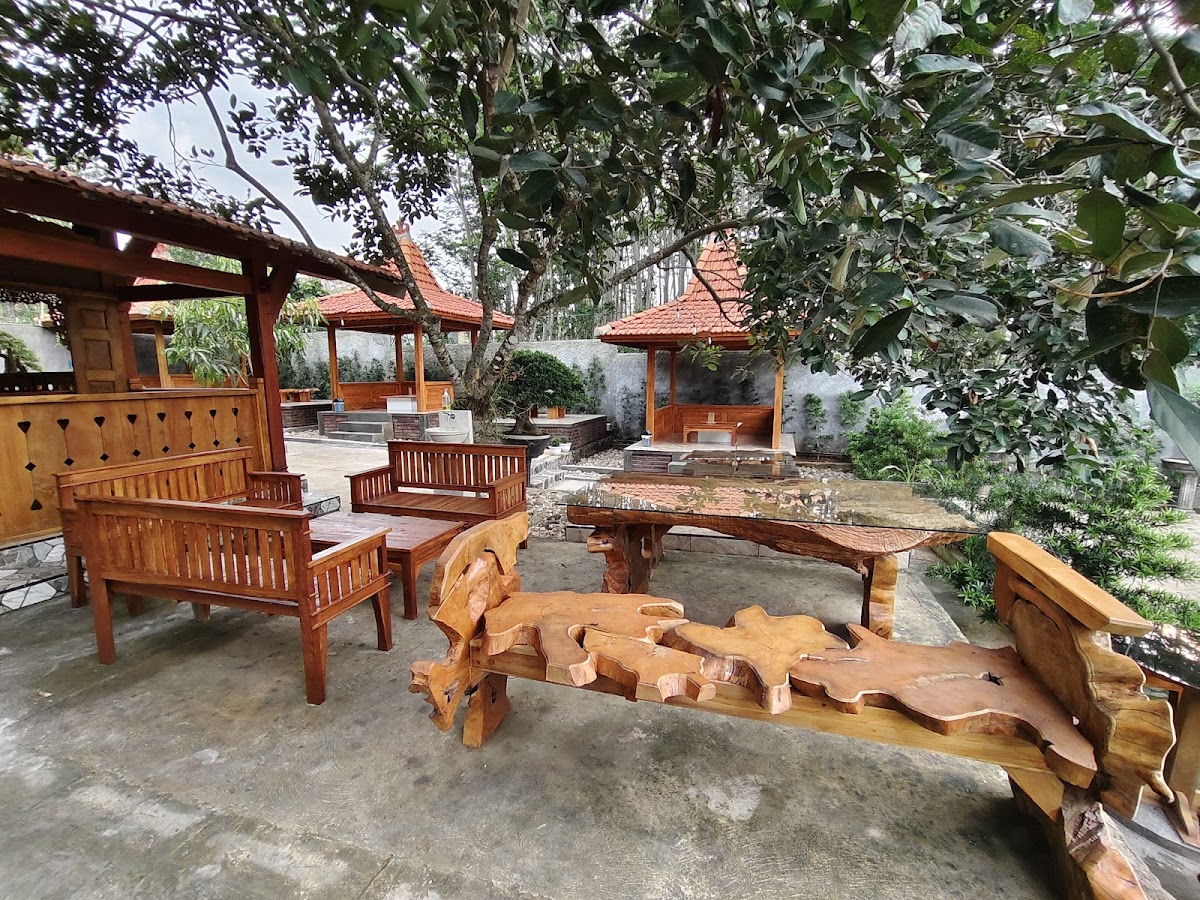 Resto & Cafe Kebun Alamanda