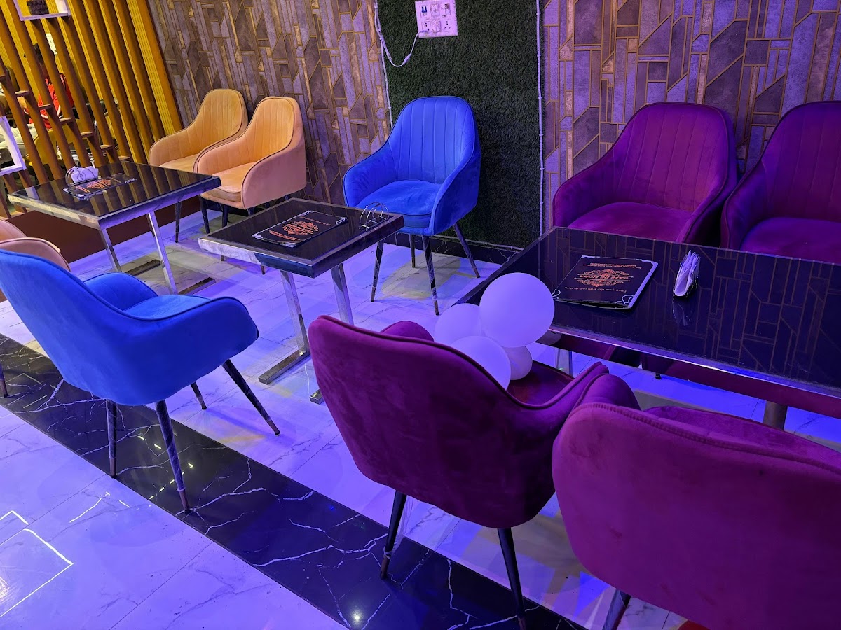 Cafe De Flora | Best Cafe in Mathura