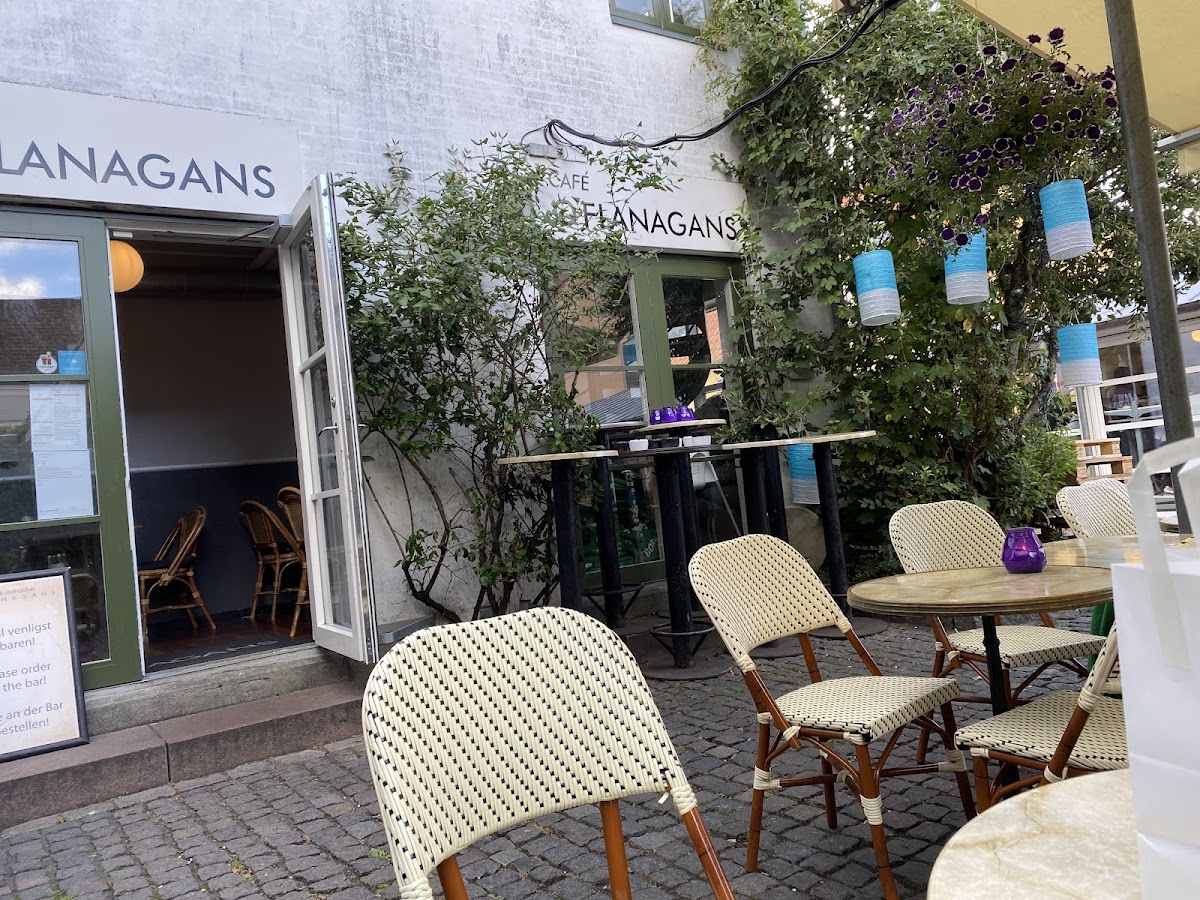 Cafe O'Flanagans - 4