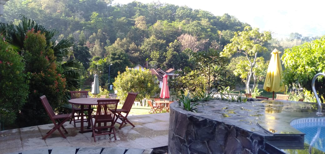 Warung Gunung POOL and CAFE