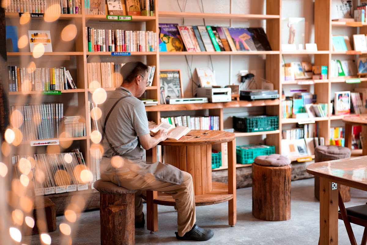 古書館Caféミライ（旧Cafe＆Space めぐる）