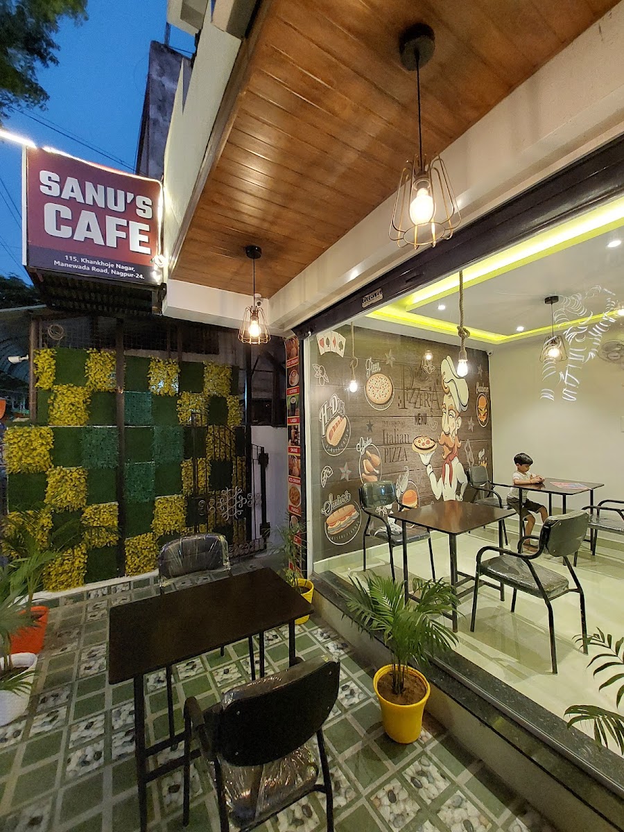 Sanu's Cafe - 6