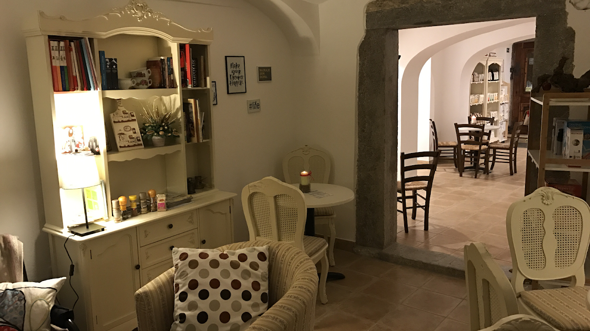 Horacij prodajalna & kavarna