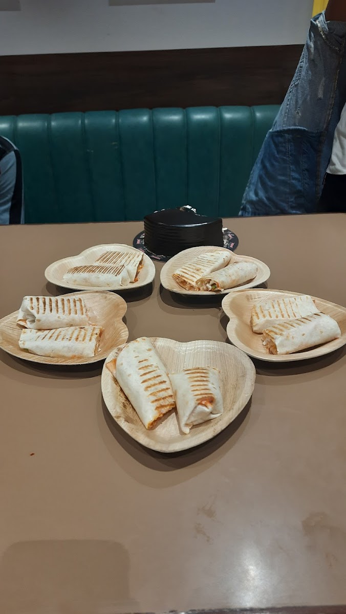 Maan Cafe & Bakery - 7