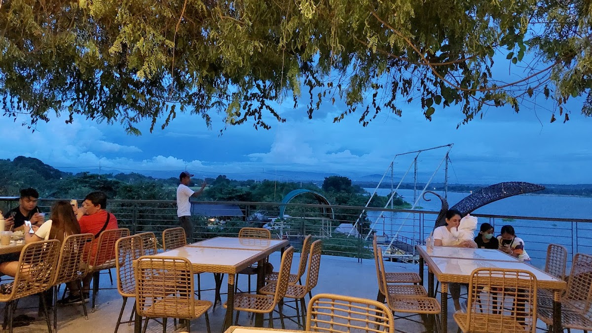 El Rio Adventura Café