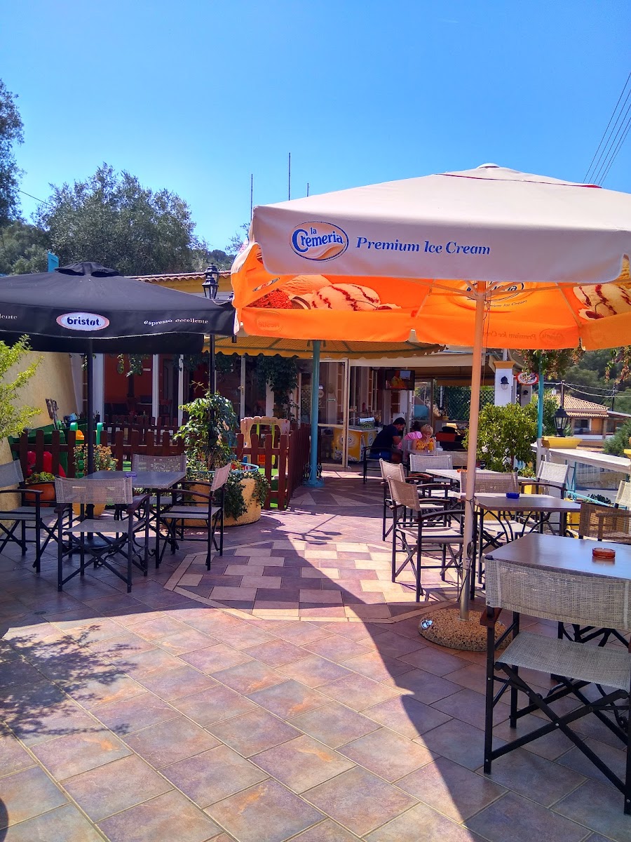 Vergina Coffee & Bar & Snack