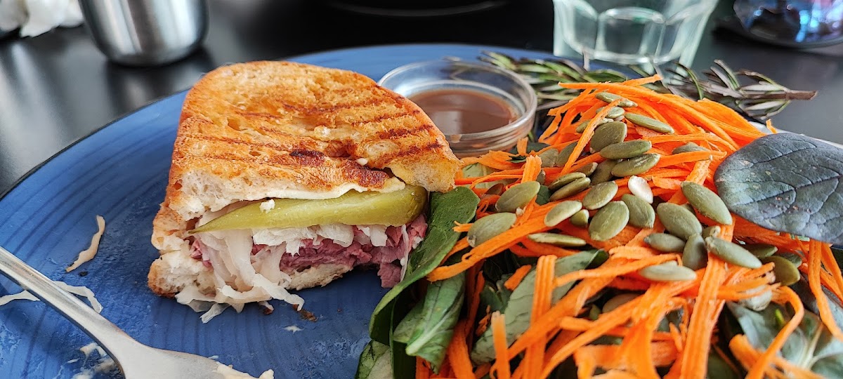 Omaha Beach Cafe - 9