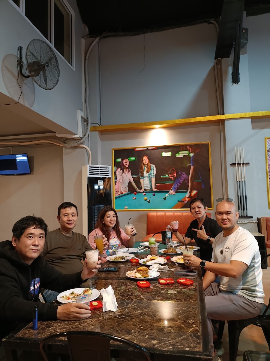 PHOENIX CAFE & BILLIARD MAKASSAR - 4