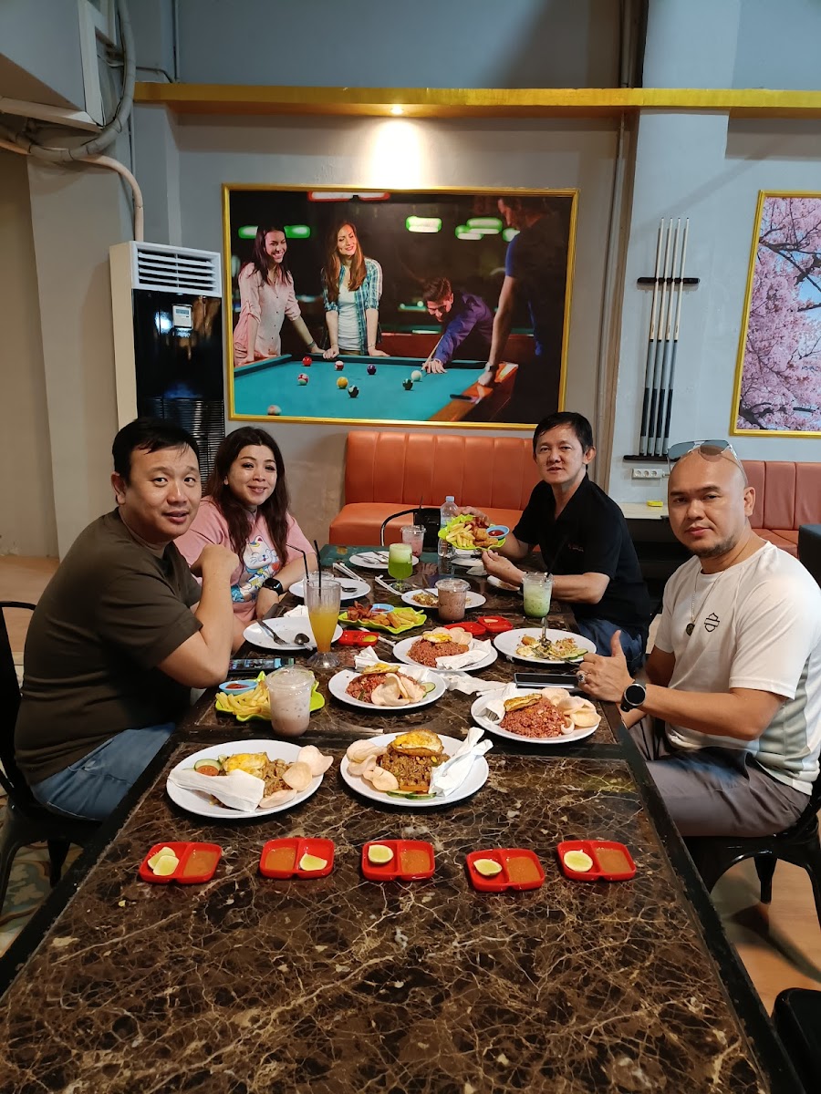 PHOENIX CAFE & BILLIARD MAKASSAR - 5